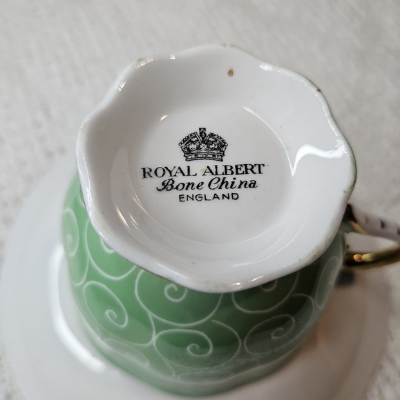 Royal Albert Crown Bone England China Teacup Saucer GREEN w/White Swirls… - Picture 7 of 16